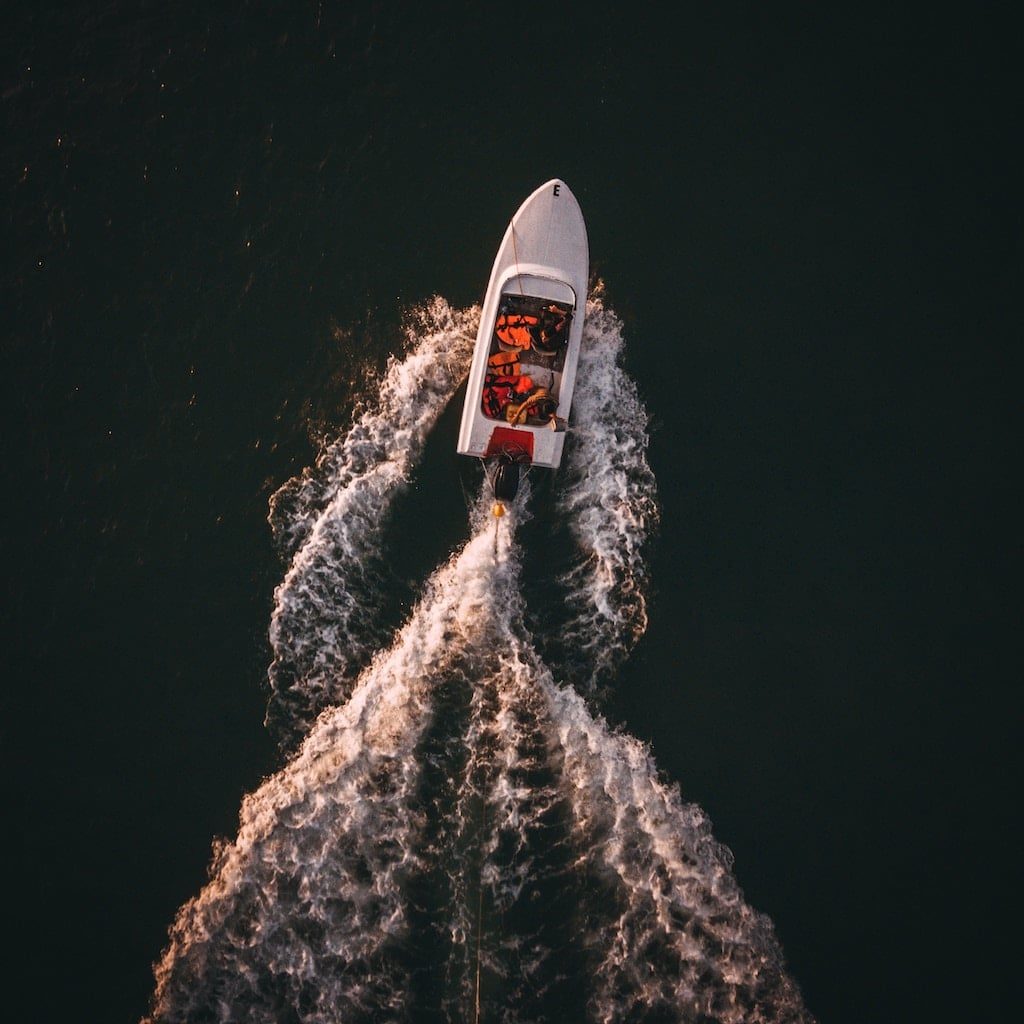 An overhead view of a boat on the water, boat registration in Quebec concept. 